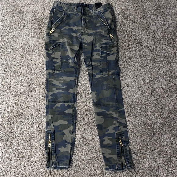 Camo Guess pants - Picture 1 of 5